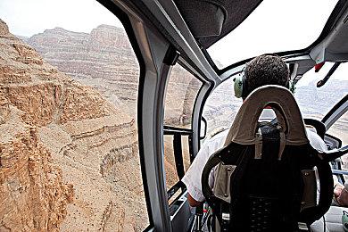 《GTA 6》角色动作泄露 重现《荒野大镖客2》掐脖子